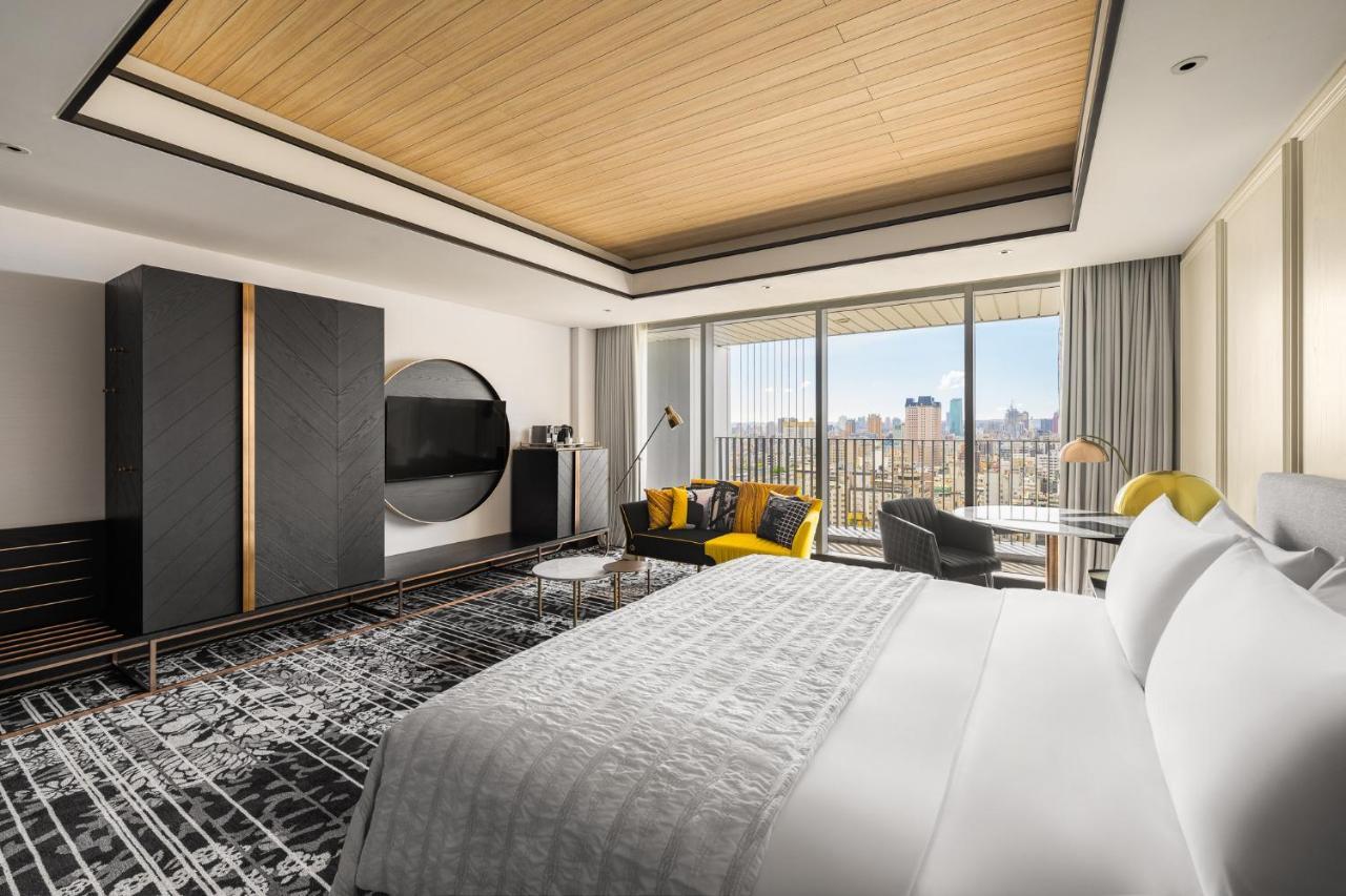 Le Meridien Taichung Dış mekan fotoğraf A guest room at the Westin Nanjing