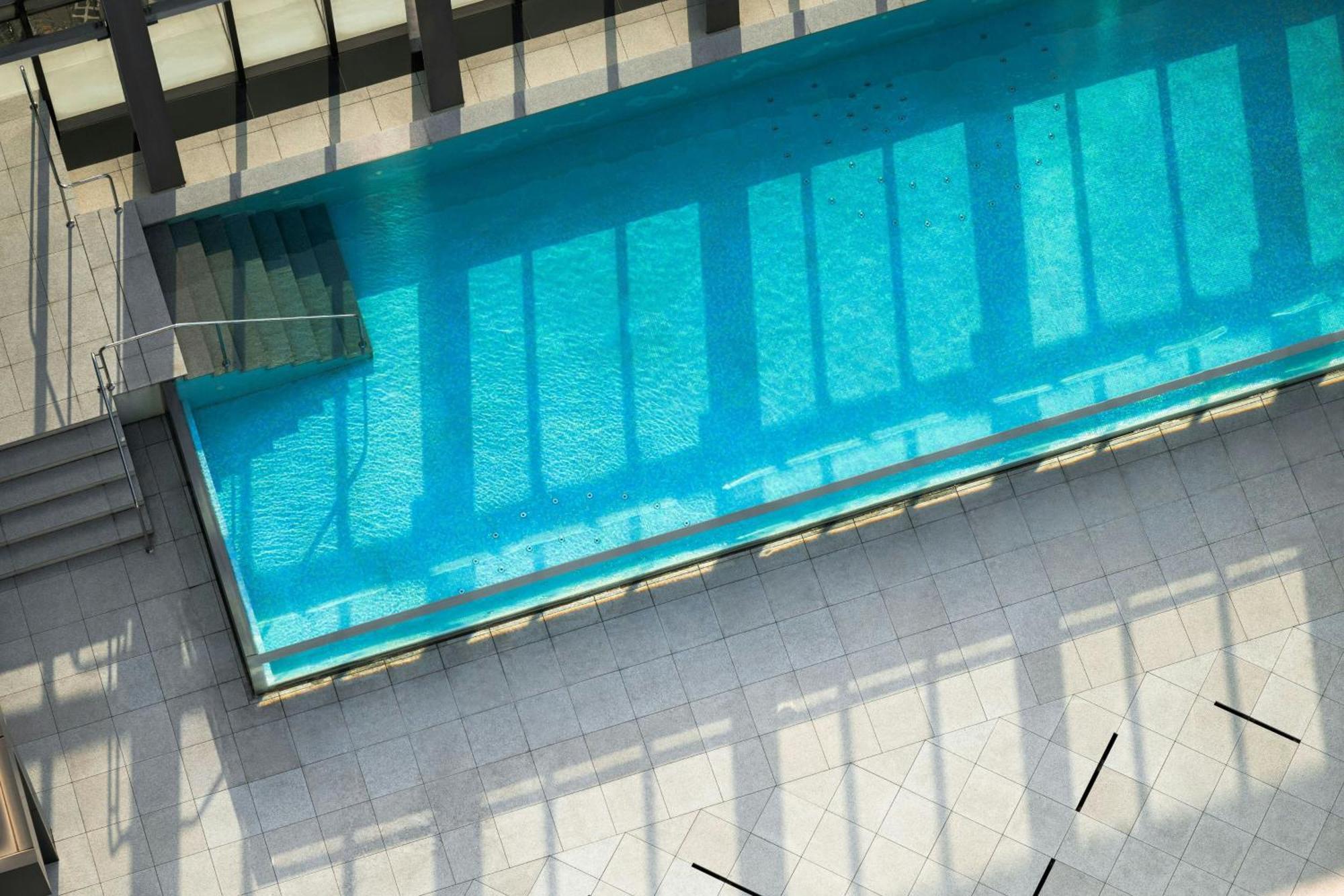 Le Meridien Taichung Dış mekan fotoğraf The pool at the top of the hotel